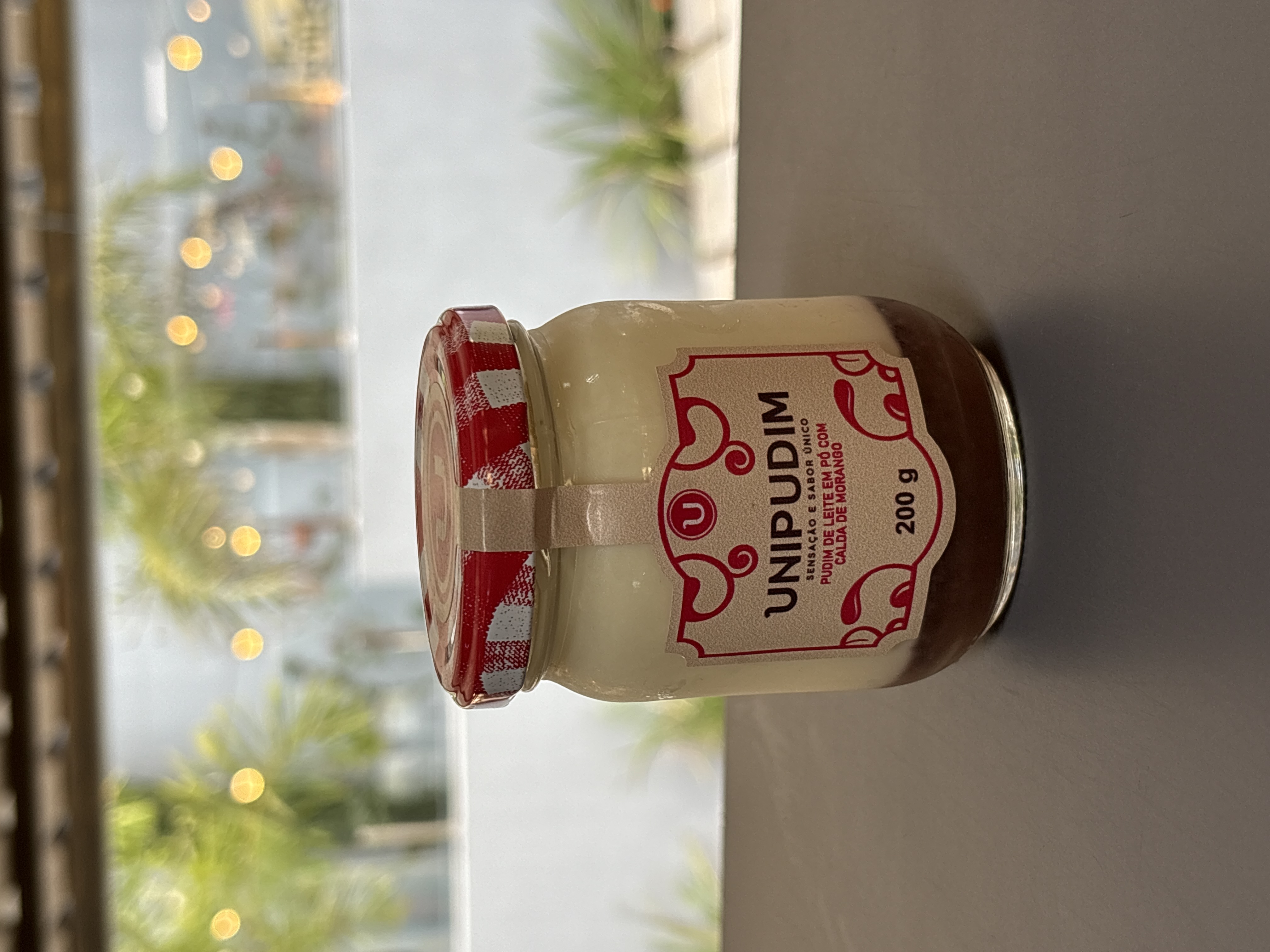 mini pudim de leite em pó com calda de morango
